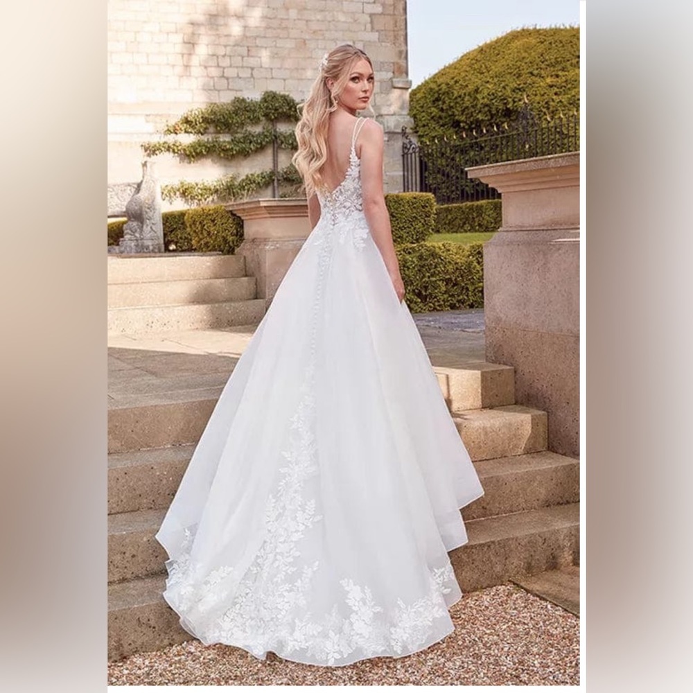 New ivory/nude wedding dress. Size 14.